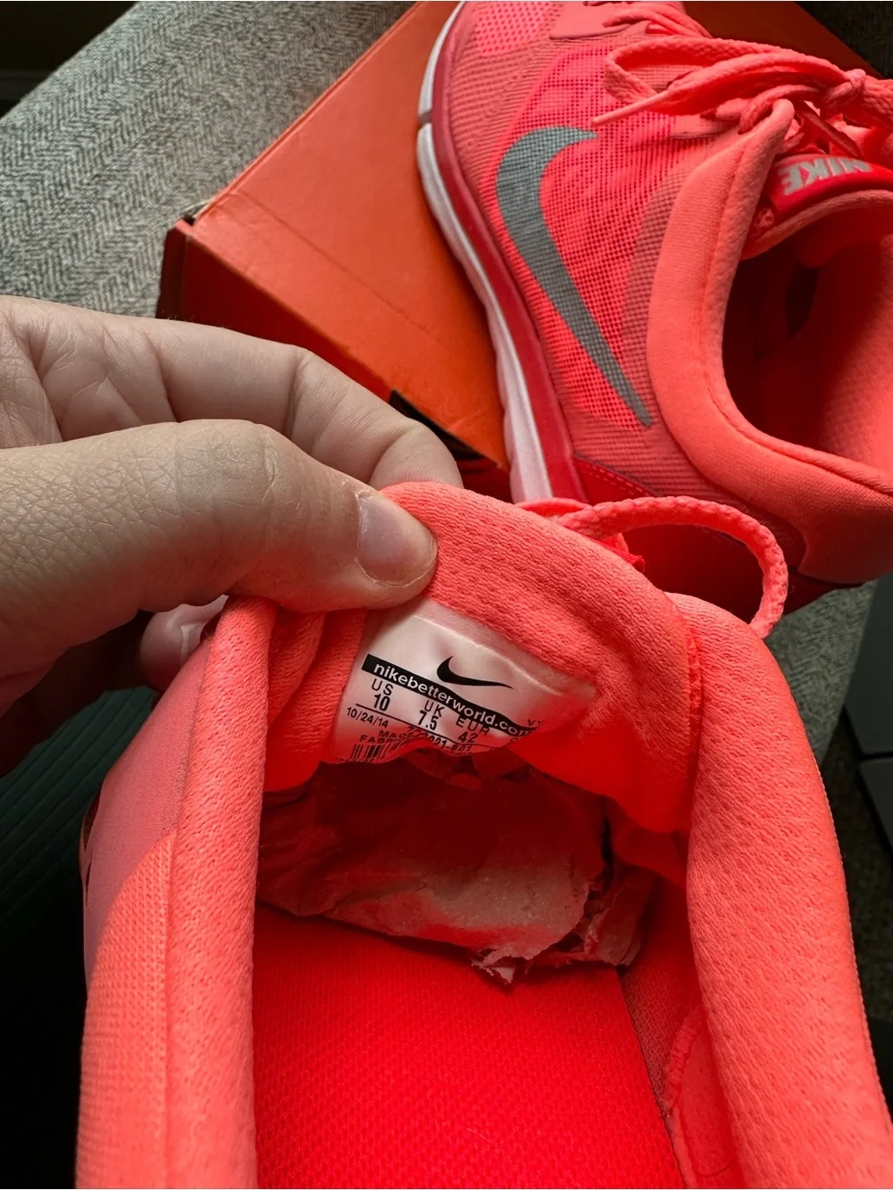 Nike Women's Neon Coral Flex 2015 Mesh Running Sneakers Size 10